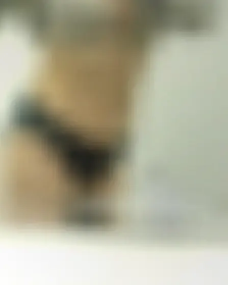 Flora, 19 Jahre — lesbisch sex in Lichtenberg